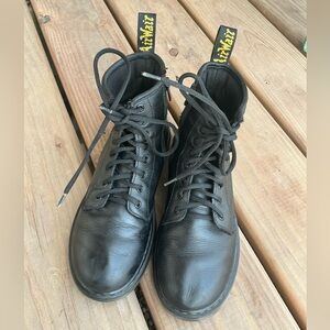 Dr. Martens Black Leather kid’s Boots👫